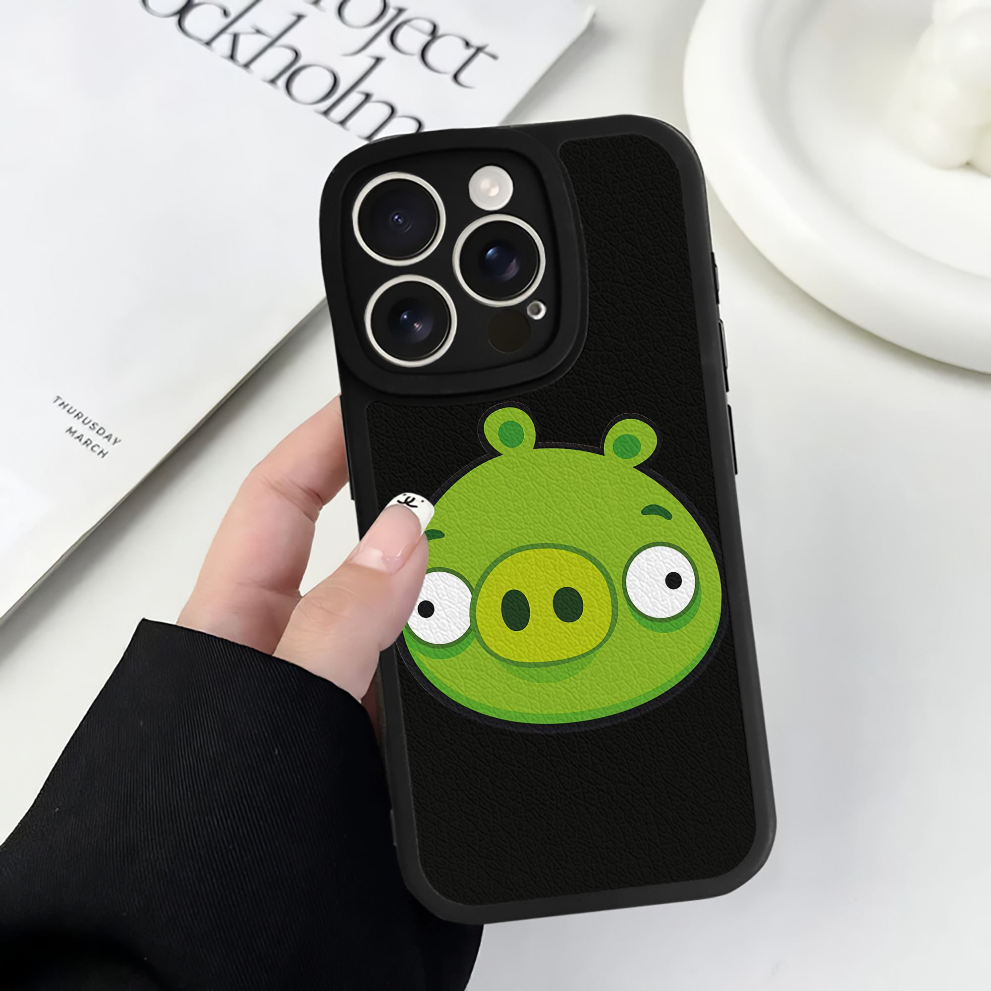 （画像用） Angry Birds アングリーバード 【iPhone 16シリーズ対応】シリコンスマホケース（レザー調） 材質：シリコン